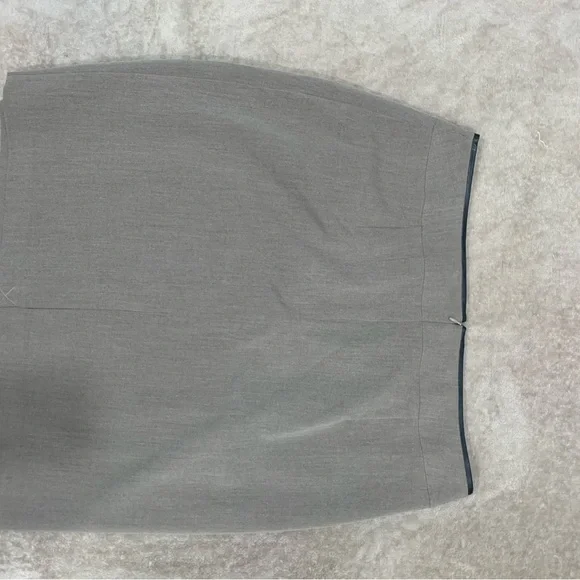 Alia Classic Pencil Skirt - Picture 4 of 6